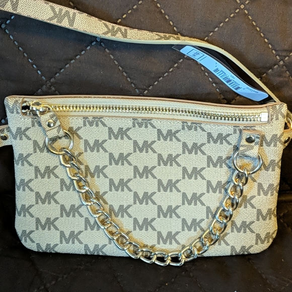 Belt Bag with Pull Chain - Picture 2 of 7